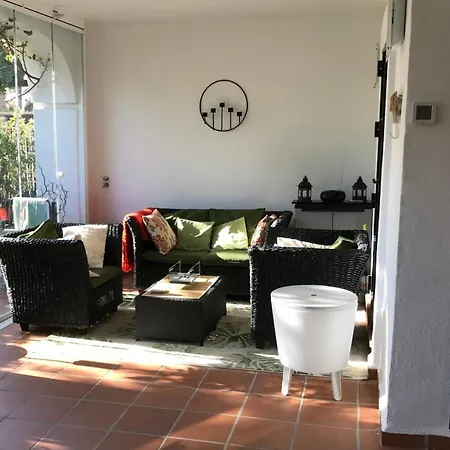 2 Bed - Sleeps 4 - Pool Patio Garden *