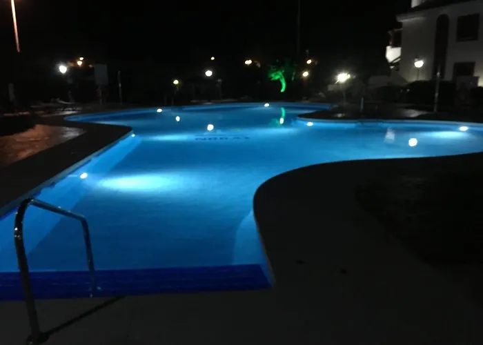 2 Bed - Sleeps 4 - Pool Patio Garden