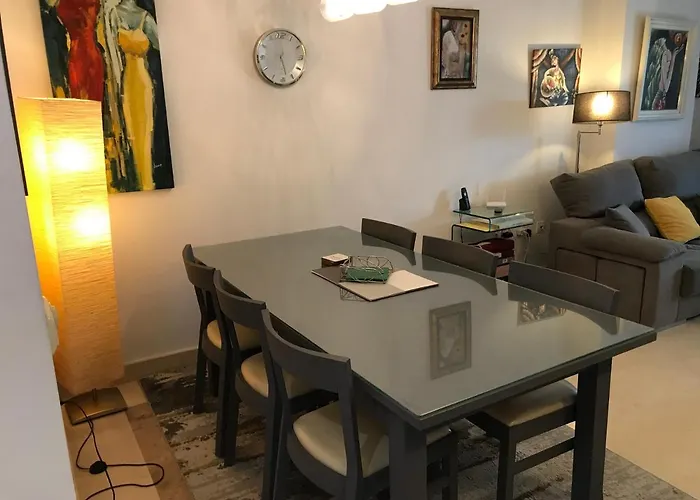 2 Bed - Sleeps 4 - Pool Patio Garden *