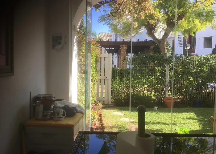 2 Bed - Sleeps 4 - Pool Patio Garden דירה מארבלה