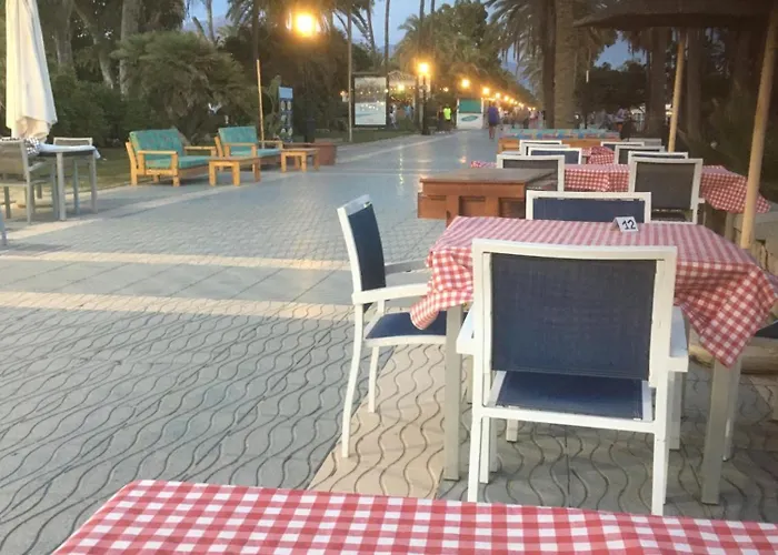 דירה 2 Bed - Sleeps 4 - Pool Patio Garden מארבלה