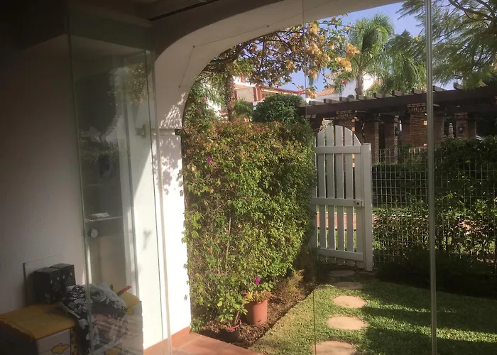 2 Bed - Sleeps 4 - Pool Patio Garden מארבלה