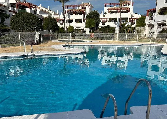 2 Bed - Sleeps 4 - Pool Patio Garden Διαμέρισμα *