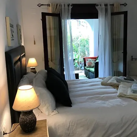 2 Bed - Sleeps 4 - Pool Patio Garden * Marbellac