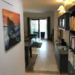 アパート 2 Bed - Sleeps 4 - Pool Patio Garden マルベーリャ
