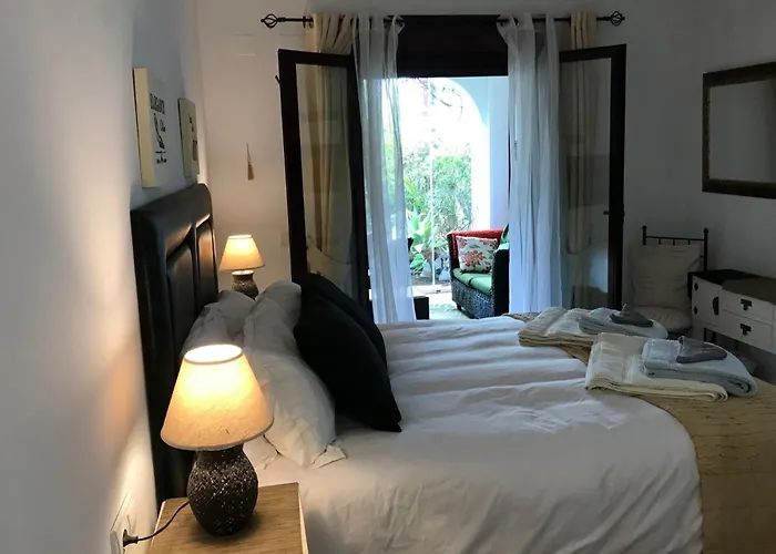 2 Bed - Sleeps 4 - Pool Patio Garden * Марбелья