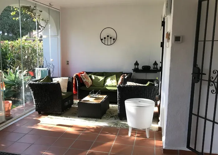 2 Bed - Sleeps 4 - Pool Patio Garden *